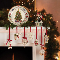 Mickey & Minnie Countdown to Christmas Figurine